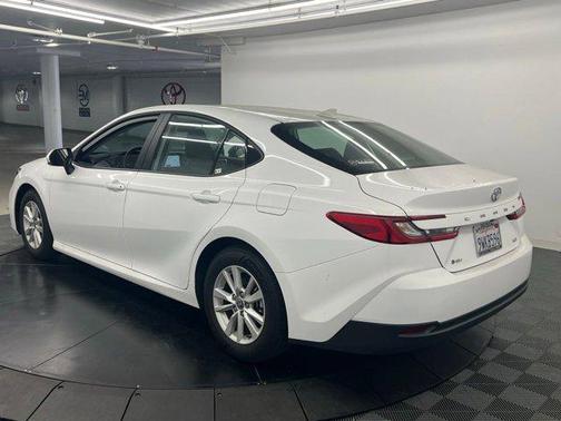 Ice 2026 Toyota Camry LE