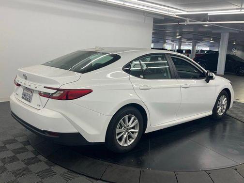 Ice 2026 Toyota Camry LE