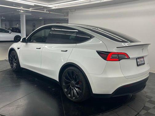 Pearl White Multi-Coat 2022 Tesla Model Y Performance Dual Motor All-Wheel Drive