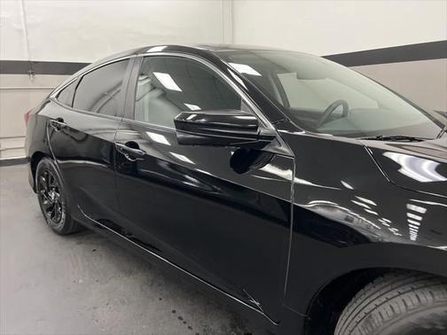 Photo 4 of 30 of 2017 Honda Civic EX