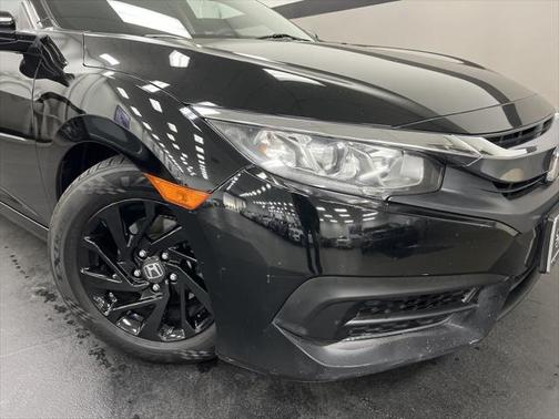 Photo 3 of 30 of 2017 Honda Civic EX