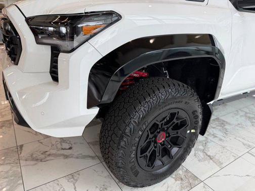 Ice Cap w/Black Roof 2026 Toyota Tacoma Hybrid TRD Pro