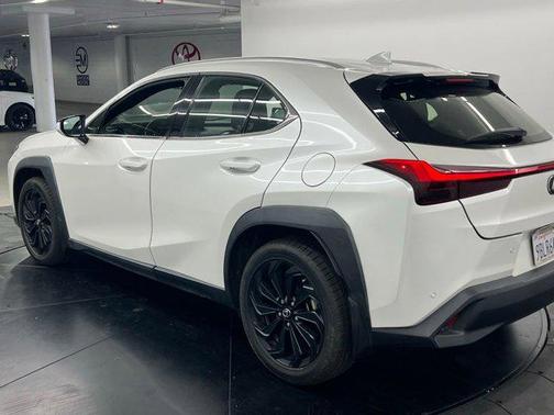 Eminent White Pearl 2022 Lexus UX 200 Base