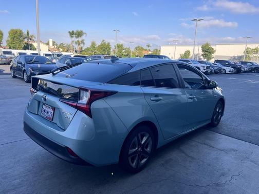 2019 Toyota Prius XLE