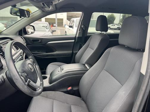 2016 Toyota Highlander LE