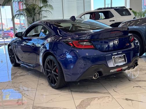 2025 Toyota GR86 Premium