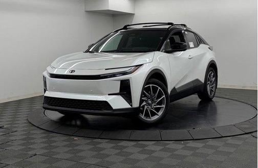 Wind Chill Pearl w/Midnight Black Metallic Roof 2026 Toyota C-HR XSE