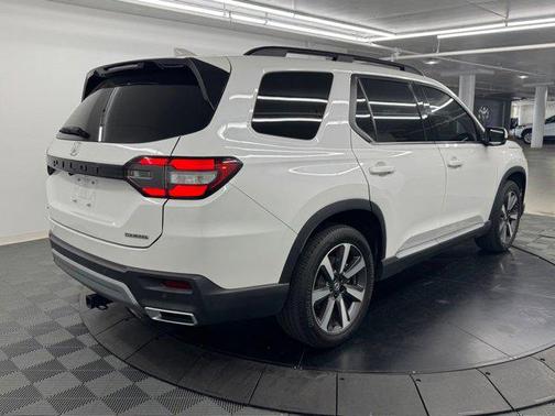 2025 Honda Pilot Touring 8-Passenger