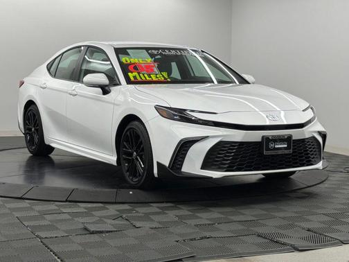 Ice Cap 2026 Toyota Camry SE