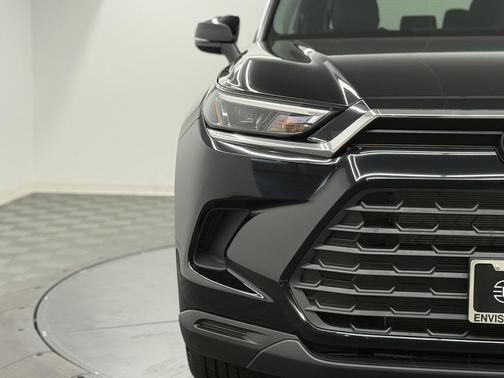 2026 Toyota Highlander LE