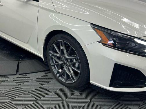 2023 Nissan Altima SR VC-Turbo FWD