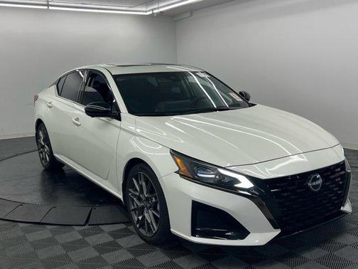 2023 Nissan Altima SR VC-Turbo FWD