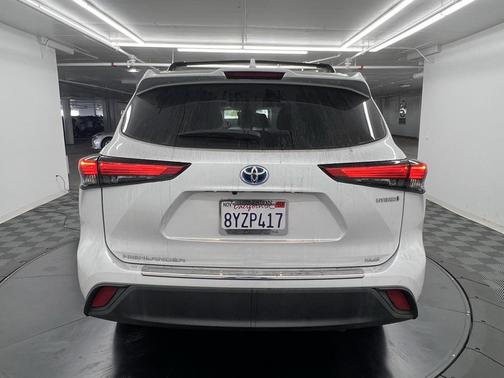 2022 Toyota Highlander Hybrid XLE