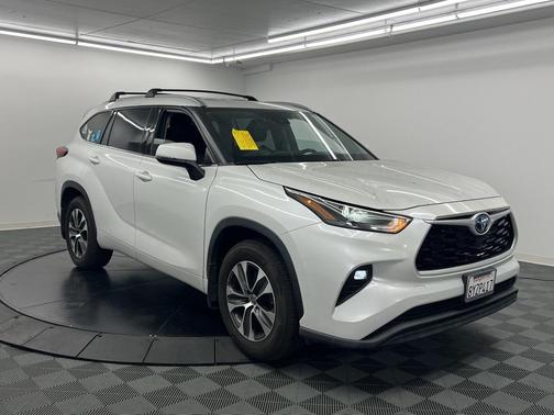 2022 Toyota Highlander Hybrid XLE