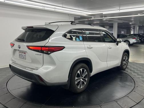 2022 Toyota Highlander Hybrid XLE