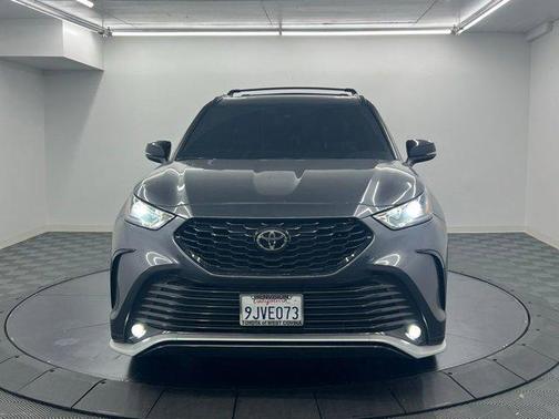 Magnetic Gray Metallic 2023 Toyota Highlander XSE