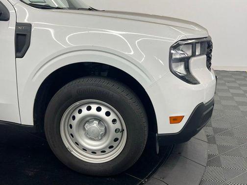 Oxford White 2025 Ford Maverick XL