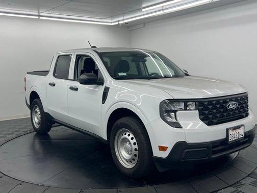 Oxford White 2025 Ford Maverick XL