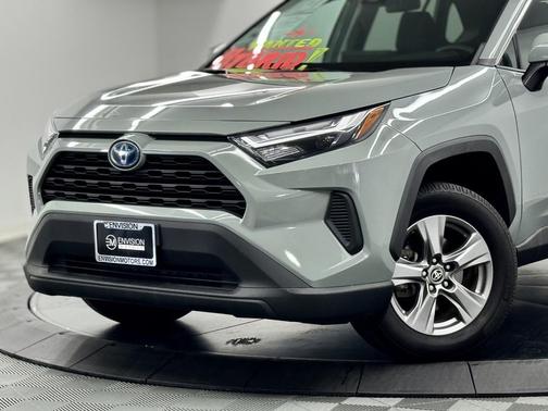 2022 Toyota RAV4 Hybrid XLE