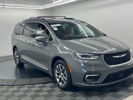 2022 Chrysler Pacifica L