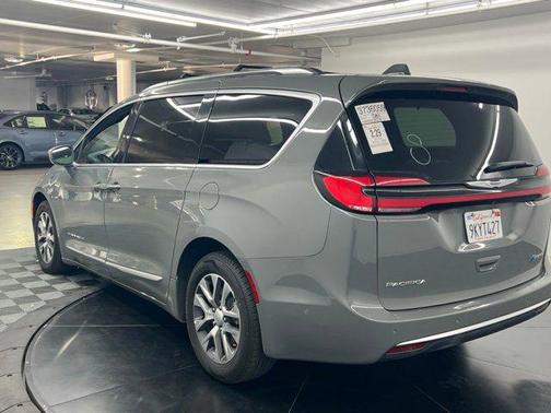 2022 Chrysler Pacifica L