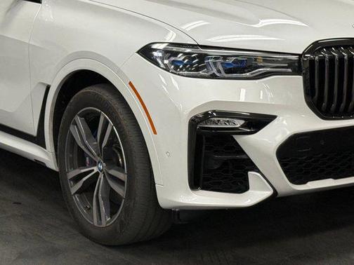 2021 BMW X7 M50i