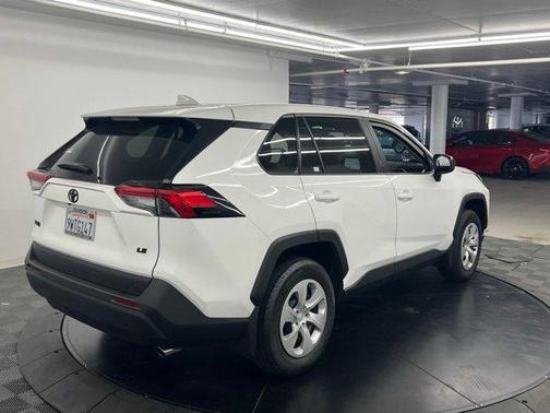 Ice Cap 2025 Toyota RAV4 LE