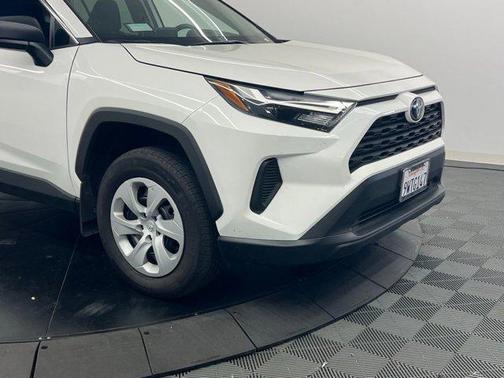 Ice Cap 2025 Toyota RAV4 LE