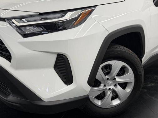 Ice Cap 2025 Toyota RAV4 LE