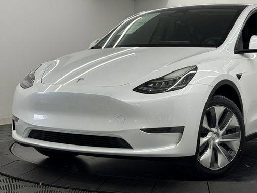 Pearl White Multi-Coat 2023 Tesla Model Y Long Range Dual Motor All-Wheel Drive