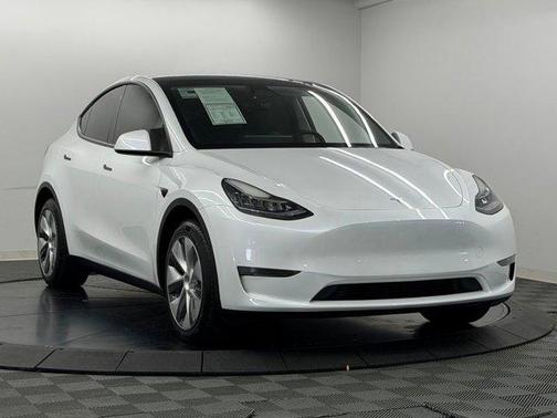 Pearl White Multi-Coat 2023 Tesla Model Y Long Range Dual Motor All-Wheel Drive