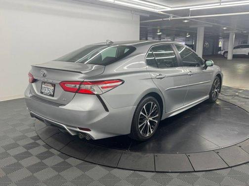 Celestial Silver Metallic 2020 Toyota Camry SE