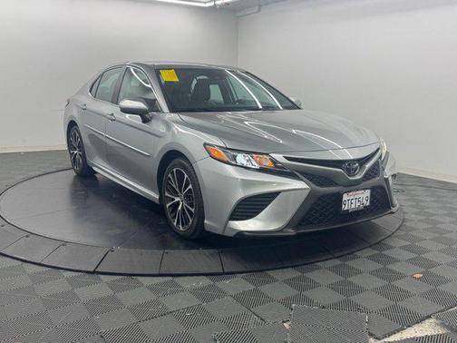 Celestial Silver Metallic 2020 Toyota Camry SE