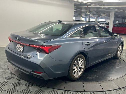 Harbor Gray Metallic 2019 Toyota Avalon Hybrid XLE