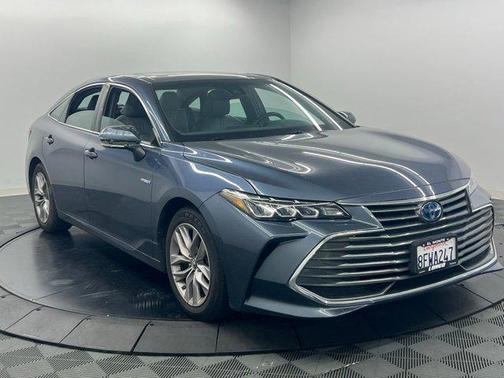 Harbor Gray Metallic 2019 Toyota Avalon Hybrid XLE