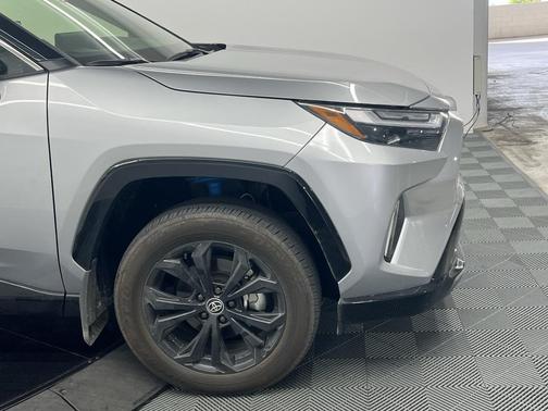 2025 Toyota RAV4 Hybrid SE