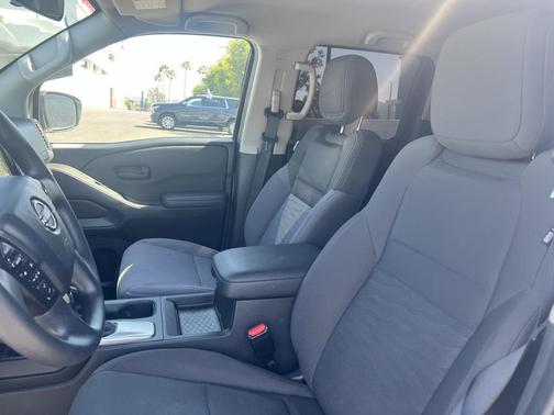 2022 Nissan Frontier S