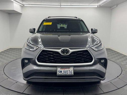 Magnetic Gray Metallic 2023 Toyota Highlander XLE