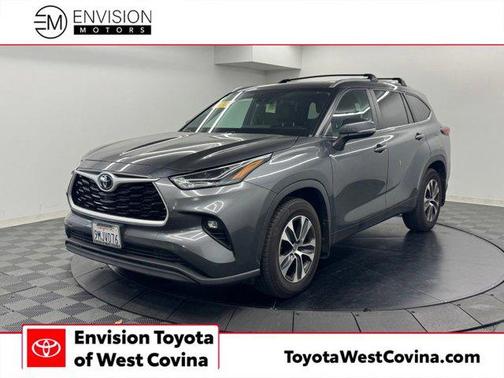 Magnetic Gray Metallic 2023 Toyota Highlander XLE