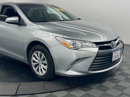 Celestial Silver Metallic 2017 Toyota Camry LE