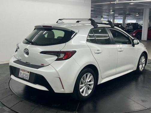 Wind Chill Pearl/Midnight Black Metallic 2023 Toyota Corolla Hatchback SE