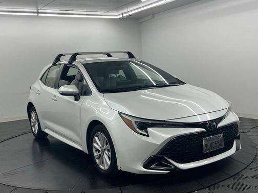 Wind Chill Pearl/Midnight Black Metallic 2023 Toyota Corolla Hatchback SE