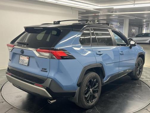 2022 Toyota RAV4 Hybrid SE