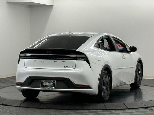 2024 Toyota Prius Prime SE