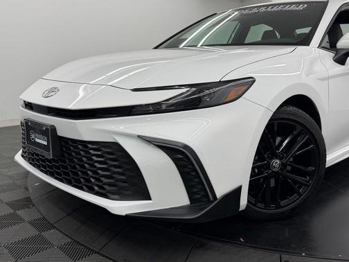 Ice Cap 2026 Toyota Camry SE
