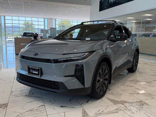 Cement w/Midnight Black Metallic Roof 2026 Toyota C-HR XSE