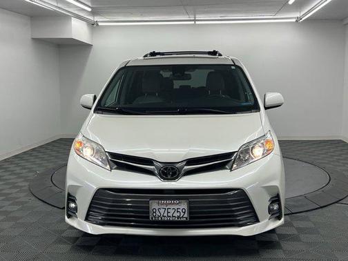2020 Toyota Sienna XLE