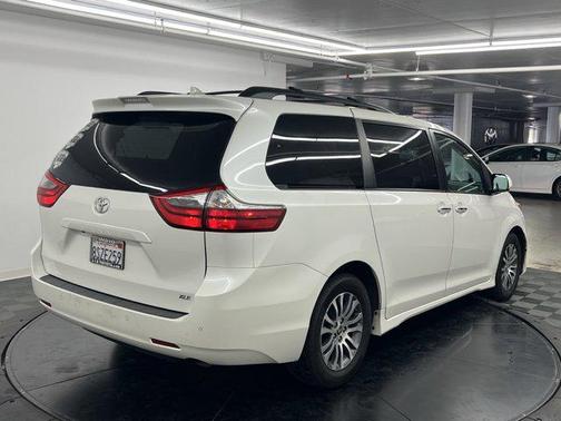 2020 Toyota Sienna XLE