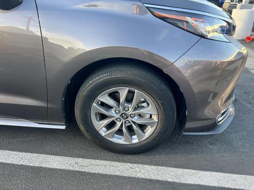 2022 Toyota Sienna XLE 7 Passenger