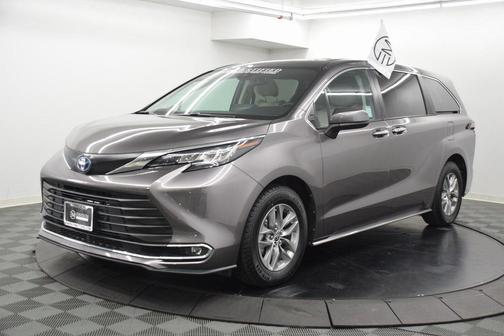 2022 Toyota Sienna XLE 7 Passenger